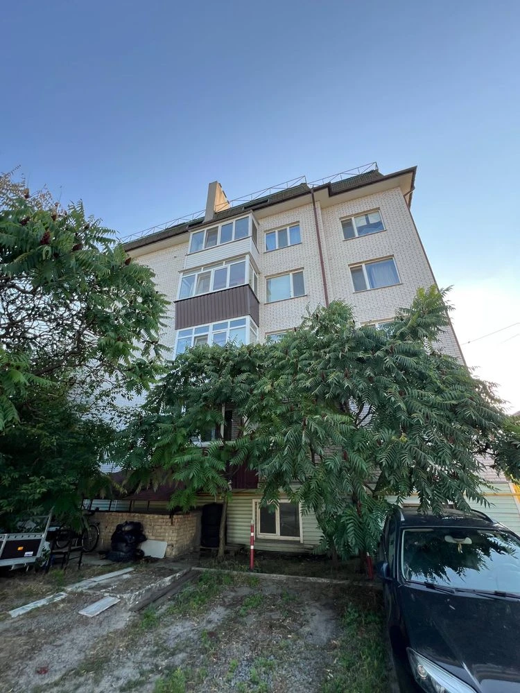 For sale a two-level 3-room apartment with gas heating.