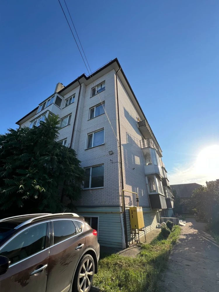 For sale a two-level 3-room apartment with gas heating.