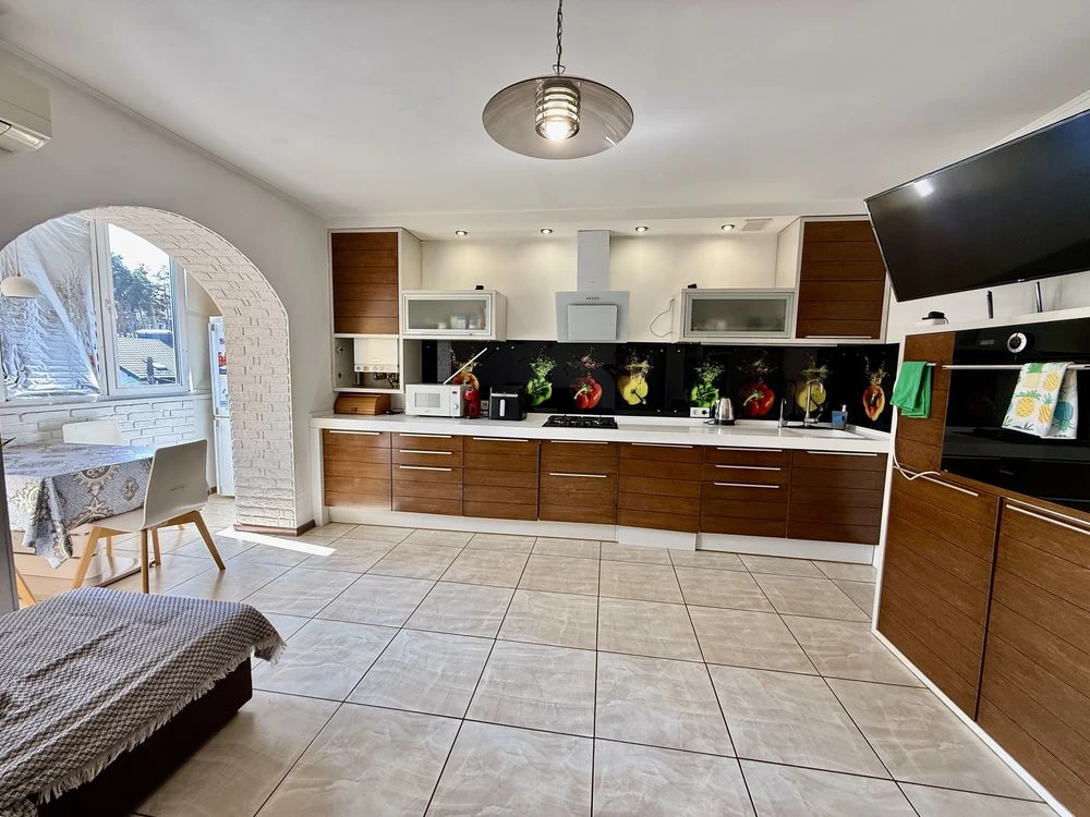Spacious 3-room European-style apartment with renovation for sale. Central Park area.