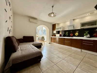 Spacious 3-room European-style apartment with renovation for sale. Central Park area.