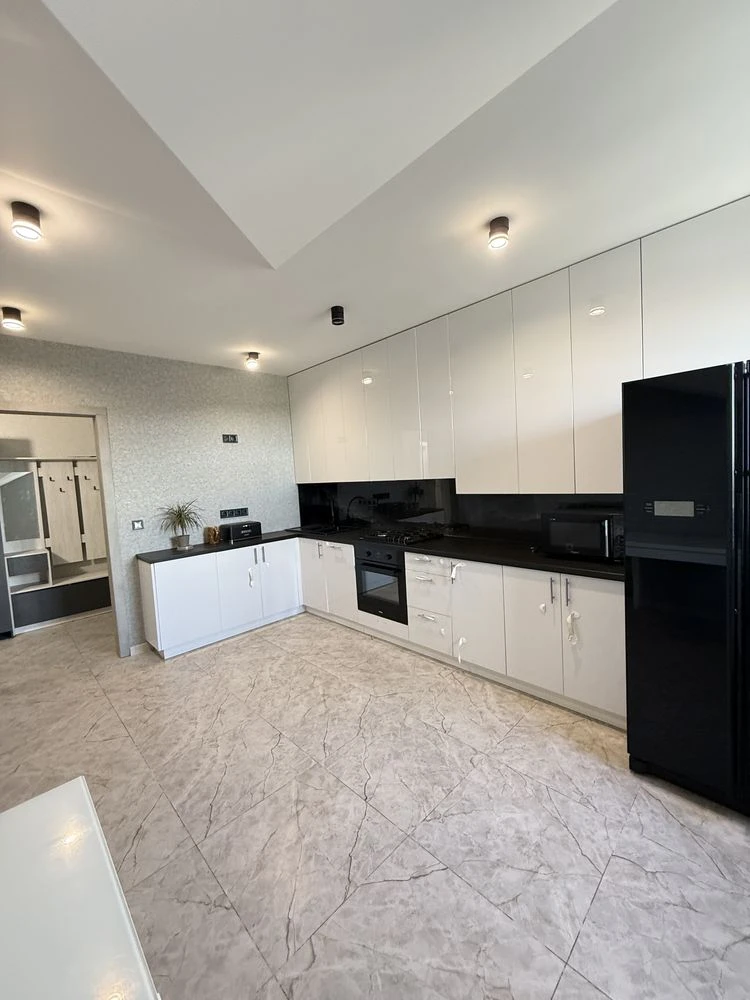 Sale of a 2-bedroom apartment in Irpin, Soborna Street. 64 m², euro-3 format.
