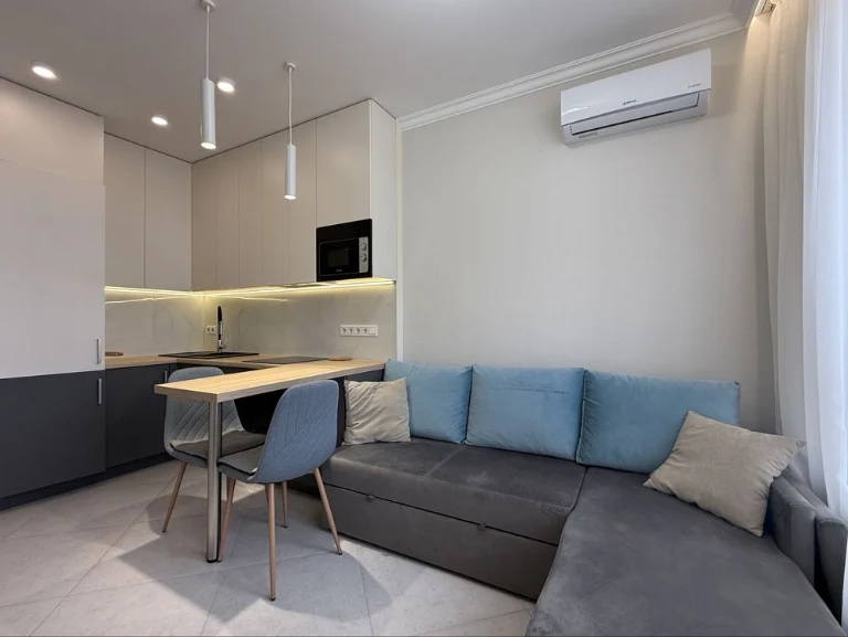 • ПРОДАЖ | Євро 2-кімнатна квартира з ремонтом 42 м² | ЖК Gr