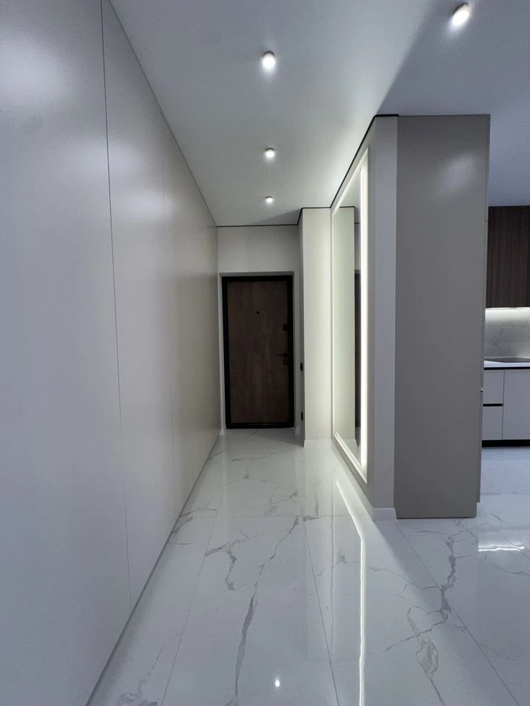 Luxury euro 3-room apartment with custom renovation. Young district