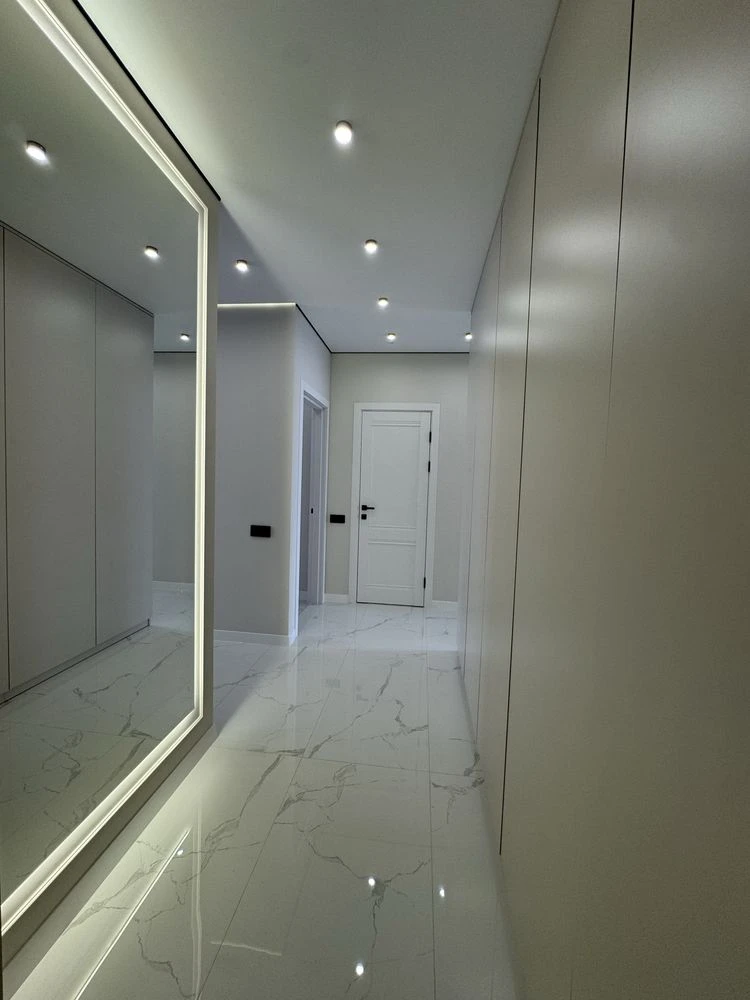 Luxury euro 3-room apartment with custom renovation. Young district