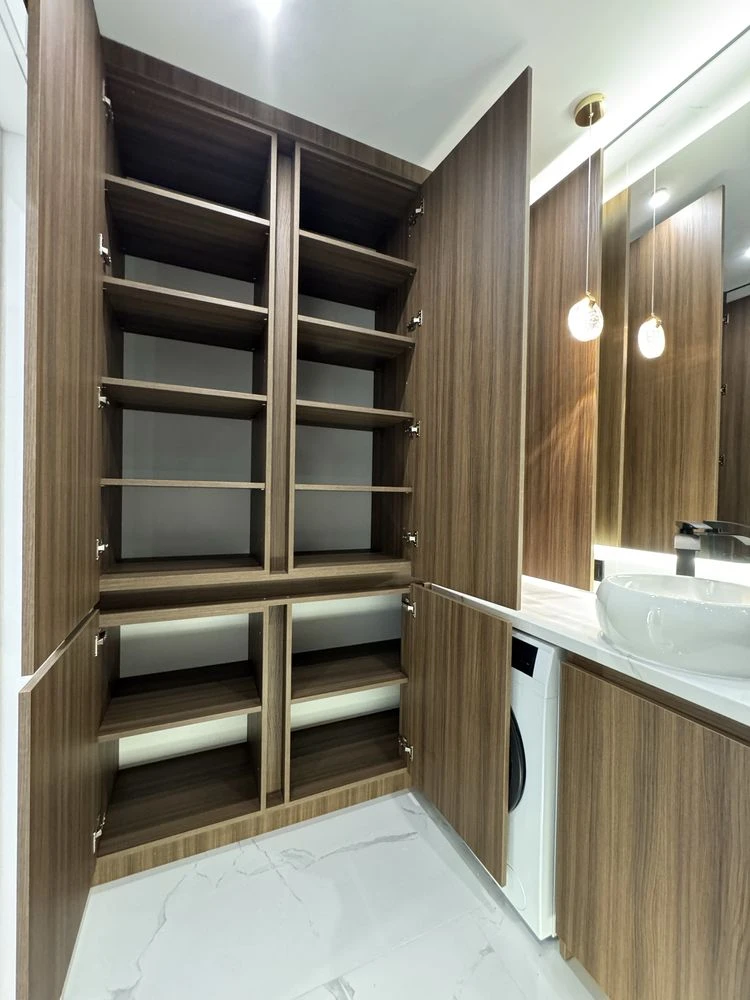 Luxury euro 3-room apartment with custom renovation. Young district
