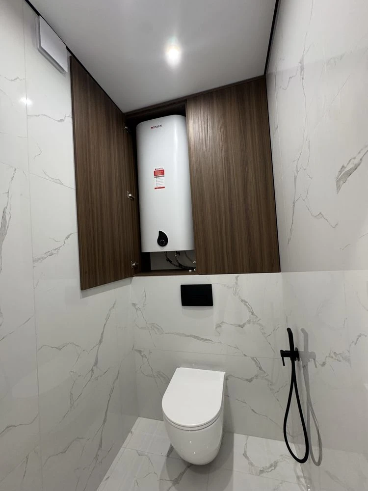 Luxury euro 3-room apartment with custom renovation. Young district