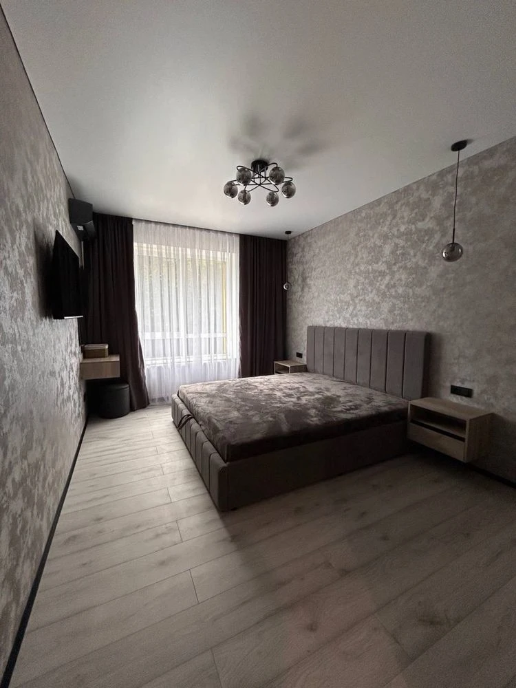 For Sale 1-room Apartment with Renovation in ЖК Молодість Набережна