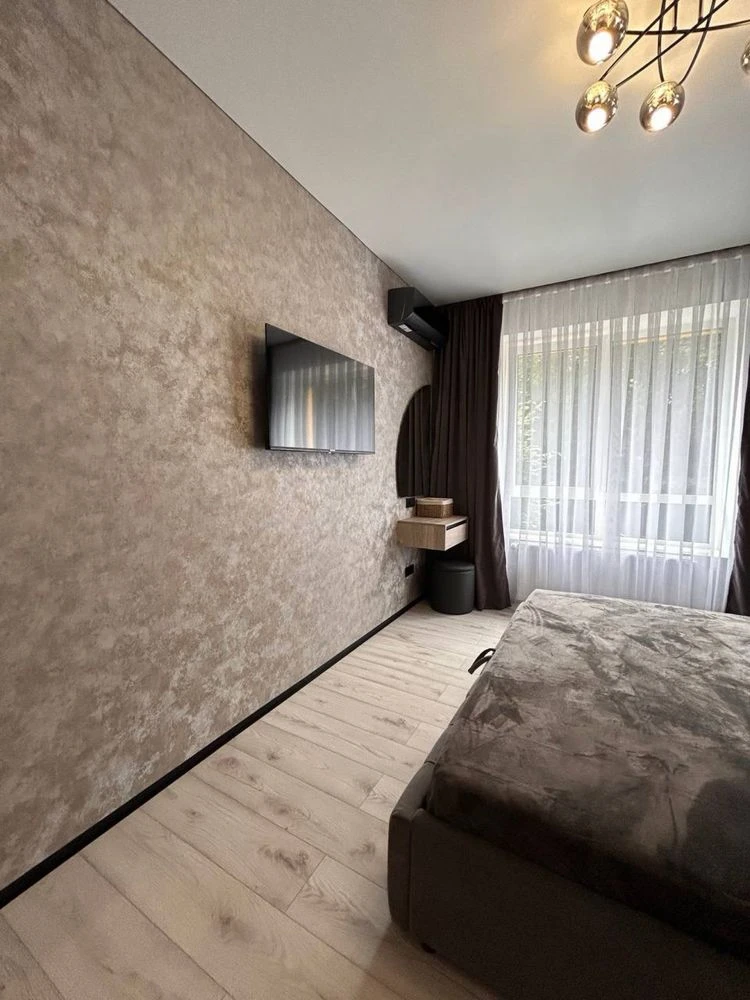 For Sale 1-room Apartment with Renovation in ЖК Молодість Набережна