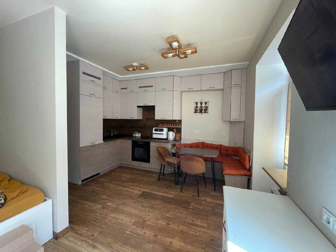 FOR SALE 1-Bedroom Apartment with Renovation | Gas | No Commission