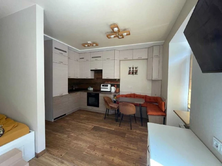 FOR SALE 1-Bedroom Apartment with Renovation | Gas | No Commission