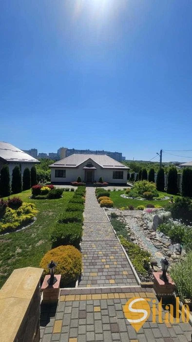 House for sale in Khortytskyi district (037)
