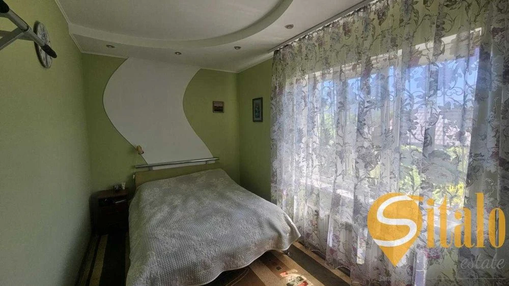 House for sale in Khortytskyi district (037)