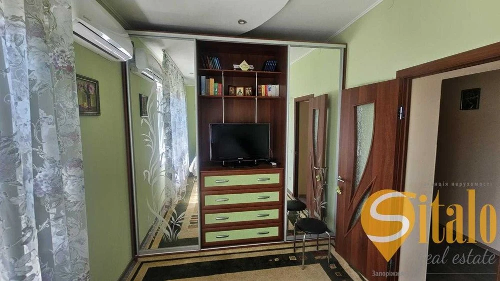 House for sale in Khortytskyi district (037)