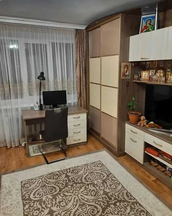 2к квартира з Ремонтом на вул.Зарічанській, Цегла, Середній