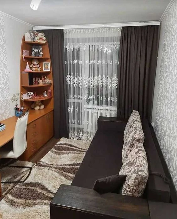 2к квартира з Ремонтом на вул.Зарічанській, Цегла, Середній