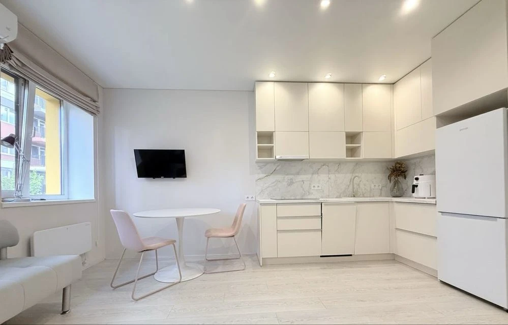 Studio apartment with quality renovation in ЖК Молодість