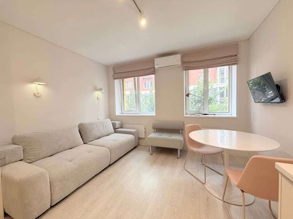 Studio apartment with quality renovation in ЖК Молодість
