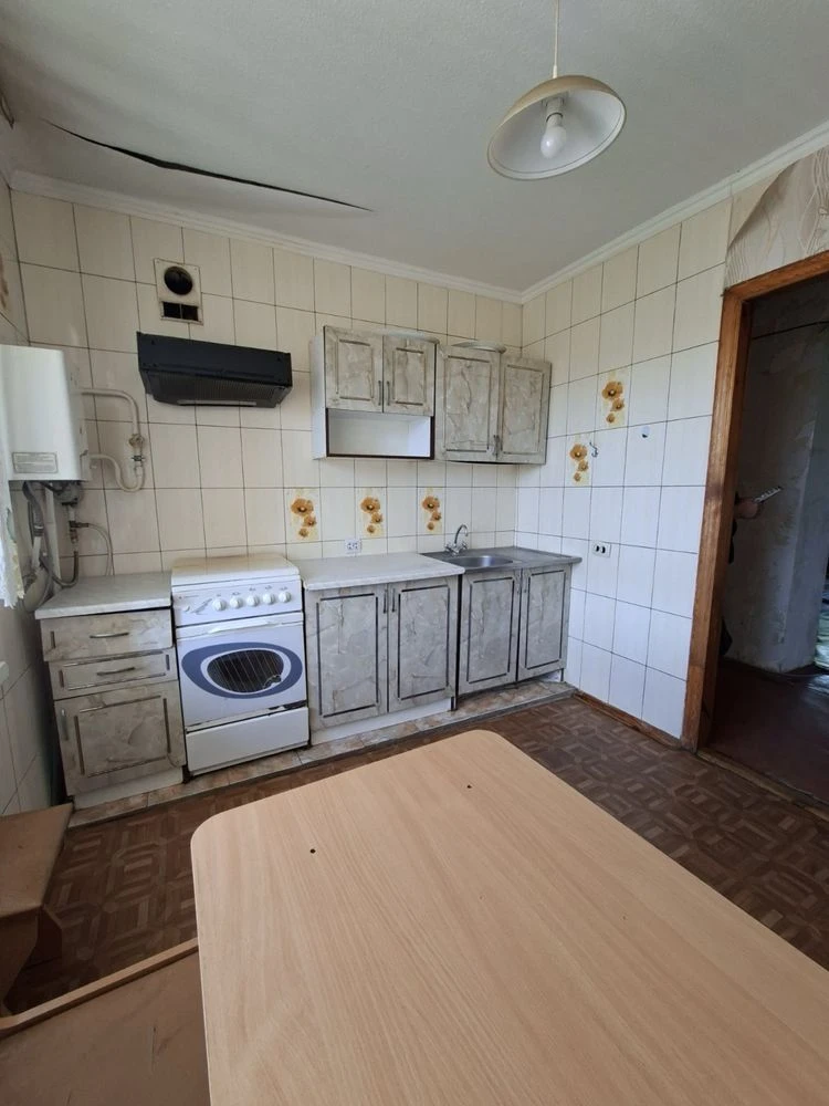 Taxes 2% 4 room apartment at a very favorable price!! School, kindergarten
