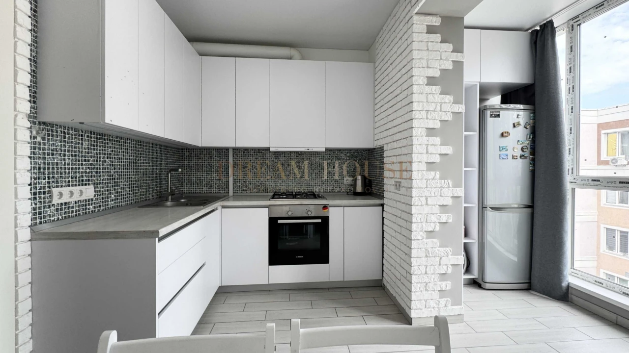 Full 1-bedroom apartment. Gas heating