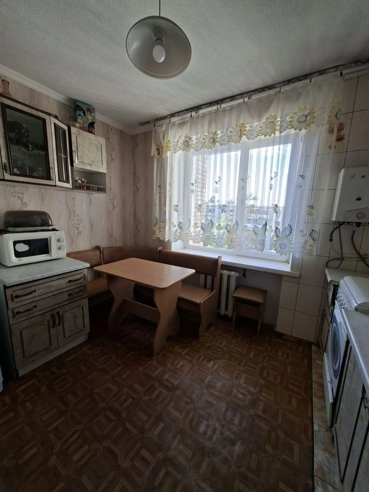 Taxes 2% 4 room apartment at a very favorable price!! School, kindergarten