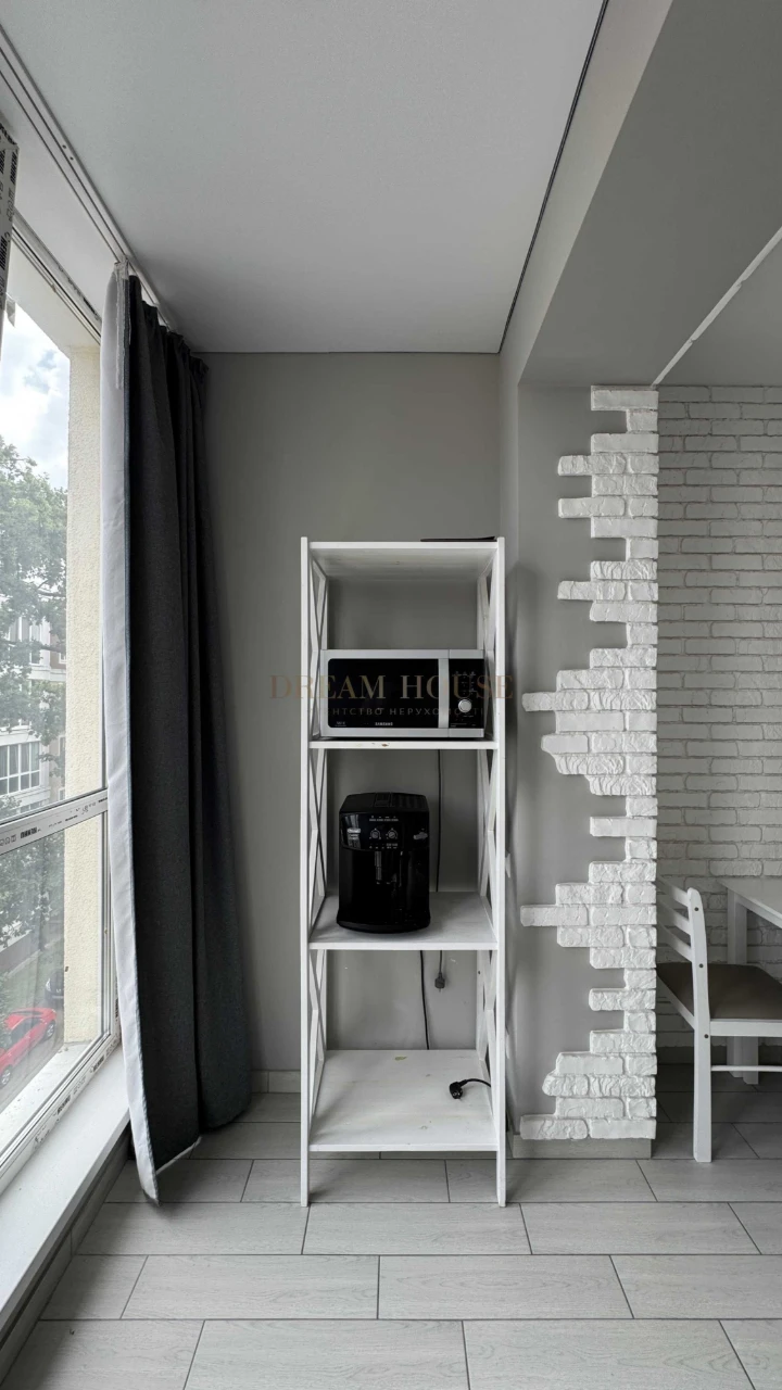 Full 1-bedroom apartment. Gas heating