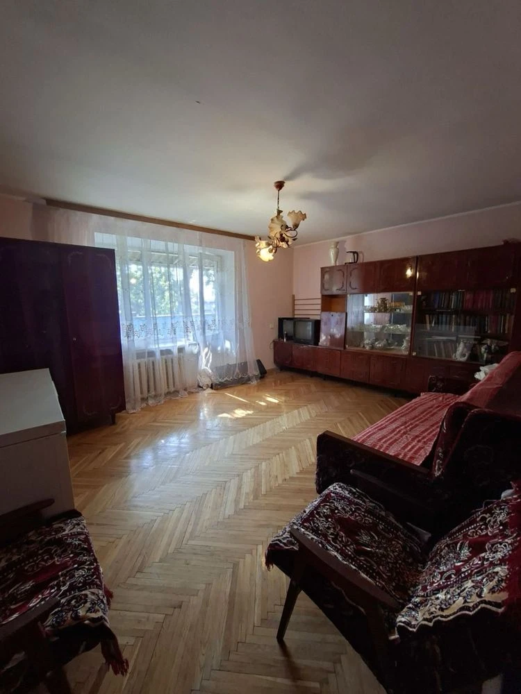 Taxes 2% 4 room apartment at a very favorable price!! School, kindergarten