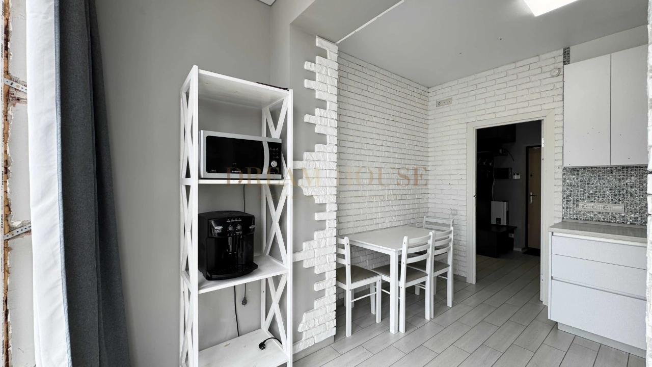 Full 1-bedroom apartment. Gas heating