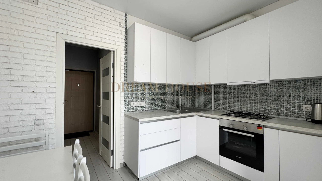 Full 1-bedroom apartment. Gas heating
