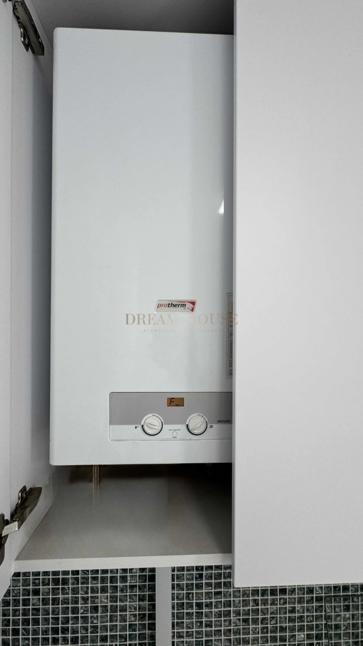 Full 1-bedroom apartment. Gas heating