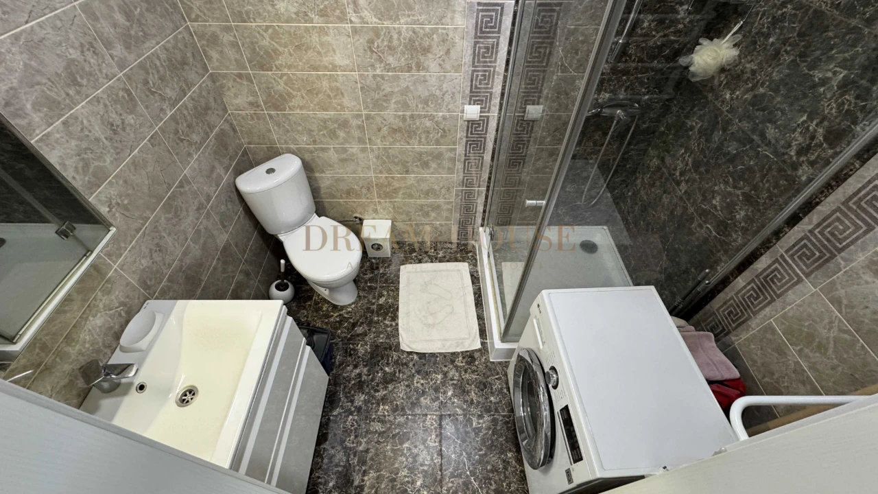 Full 1-bedroom apartment. Gas heating
