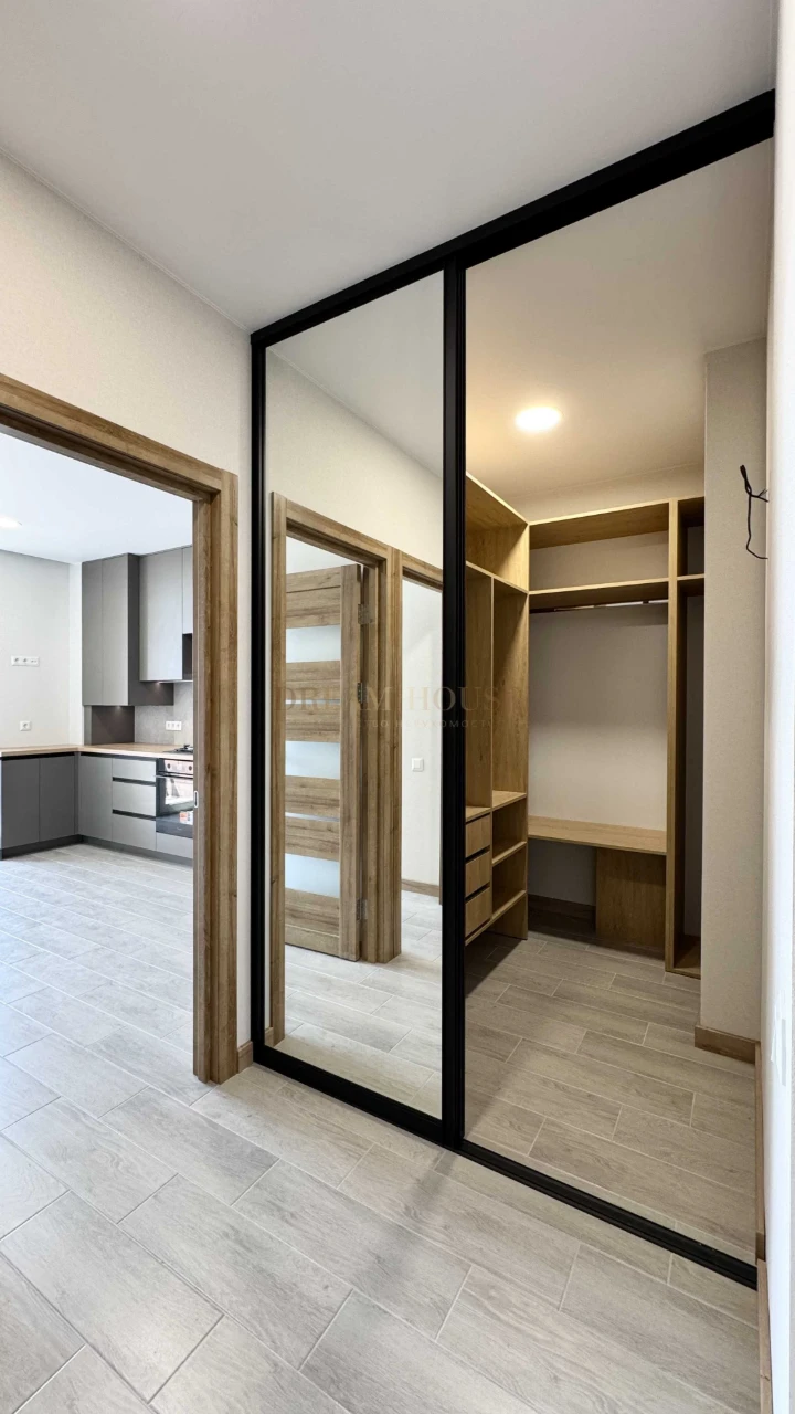 Synergy City. Full 1-bedroom apartment with a dressing area