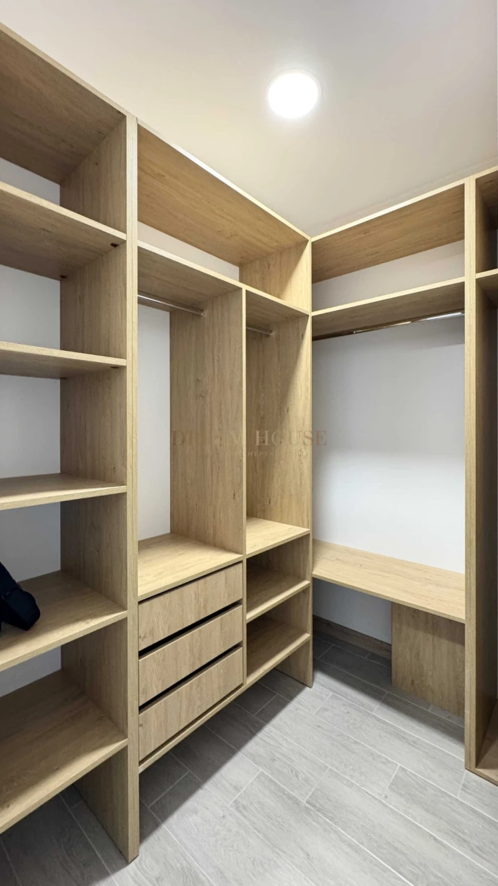 Synergy City. Full 1-bedroom apartment with a dressing area