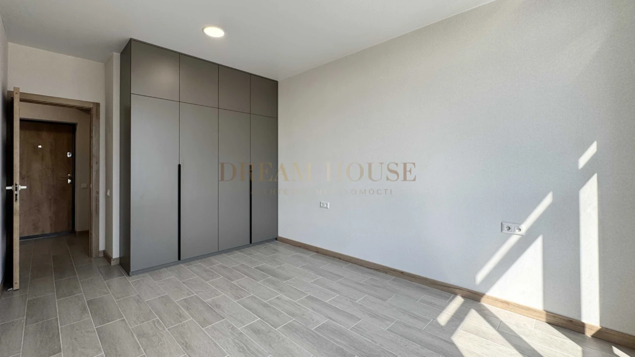 Synergy City. Full 1-bedroom apartment with a dressing area