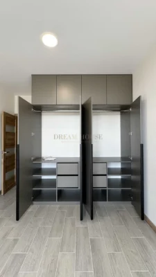 Synergy City. Full 1-bedroom apartment with a dressing area