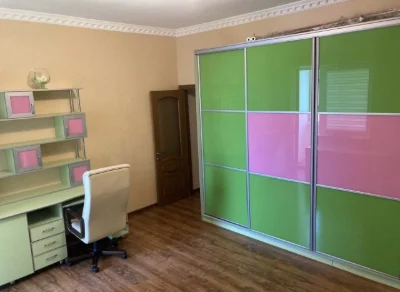 For sale, spacious 2-bedroom apartment 90m2 with renovation in Irpin