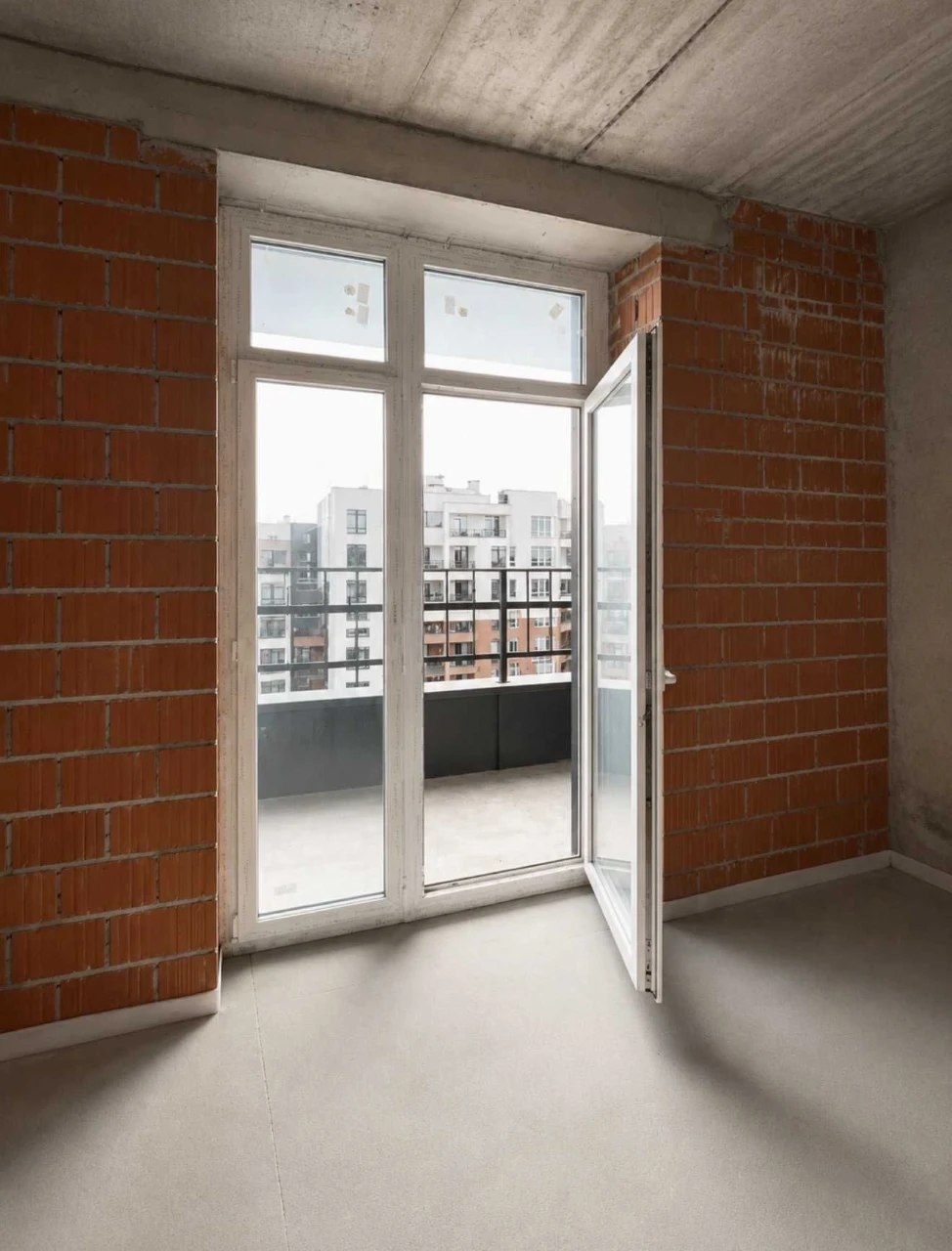 Large two-level 2-bedroom apartment, 2%, gas, electricity is installed!