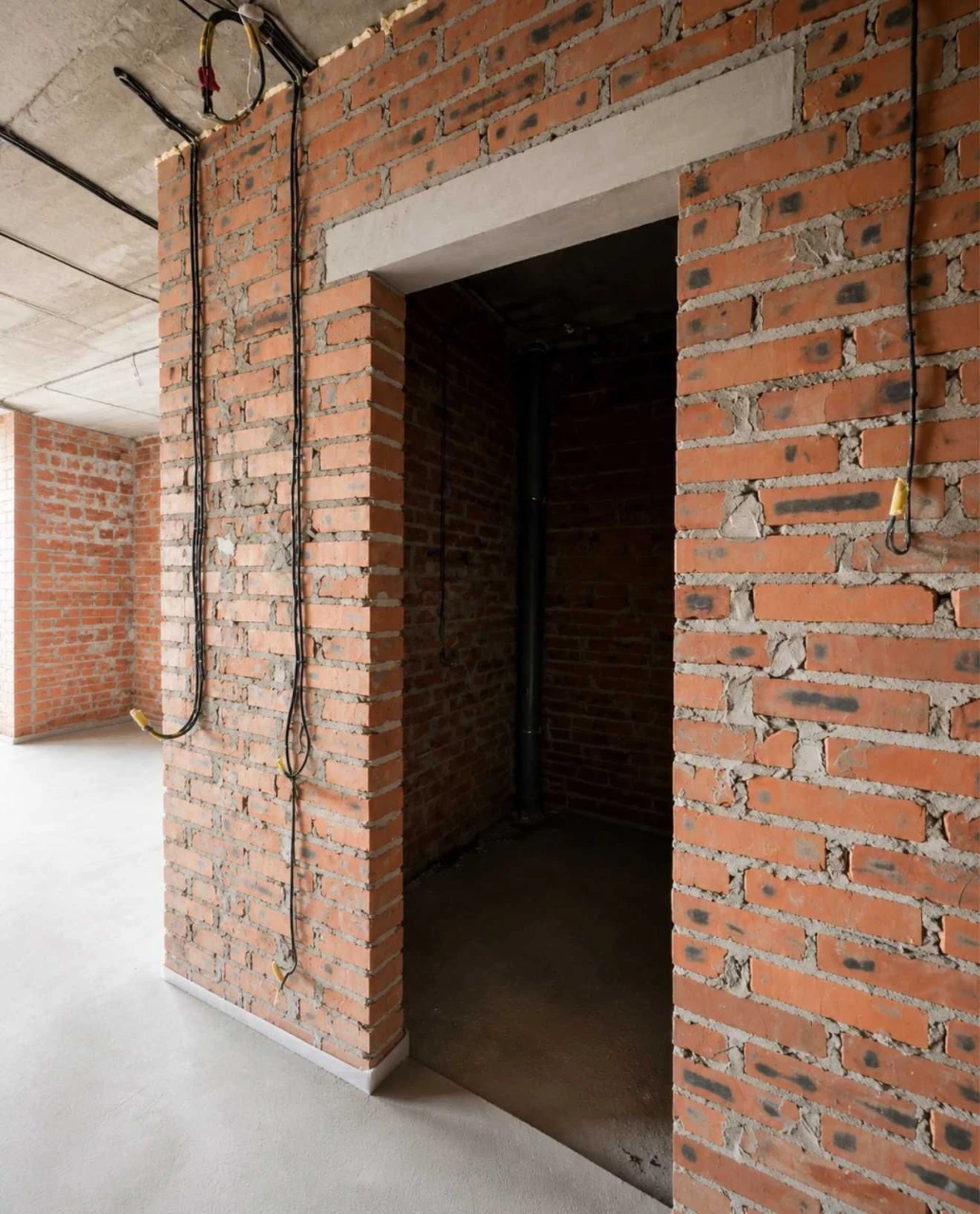 Large two-level 2-bedroom apartment, 2%, gas, electricity is installed!