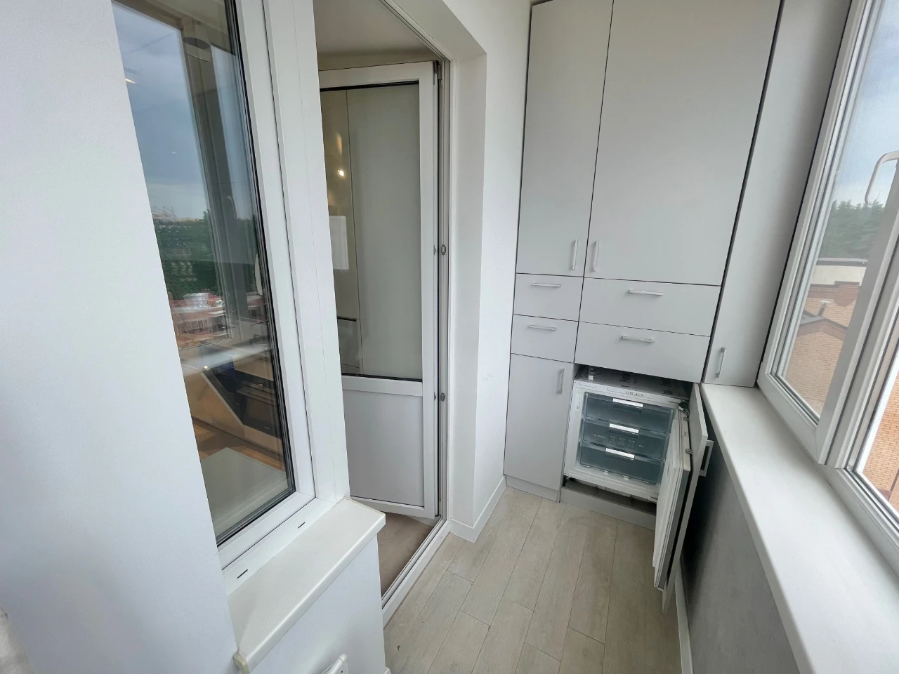 Genuine Euro-trike! Central Park! Large kitchen+balcony.