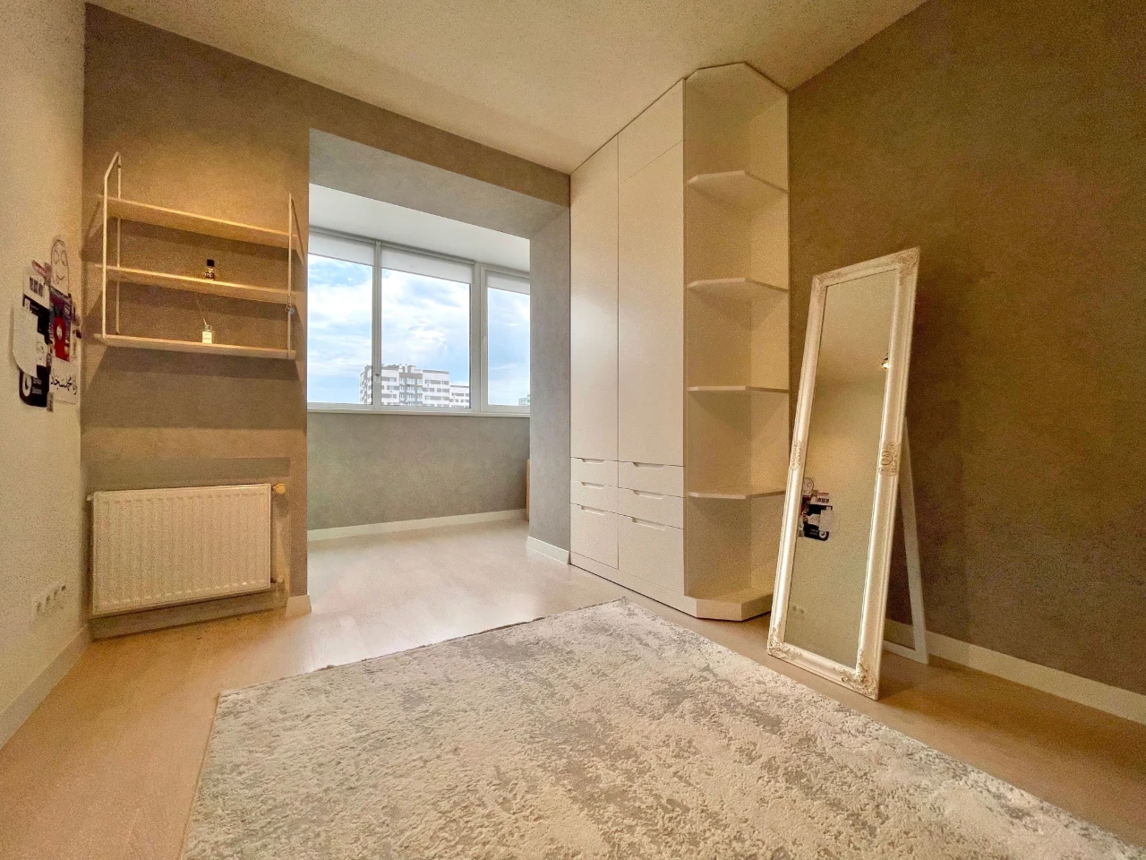 Genuine Euro-trike! Central Park! Large kitchen+balcony.
