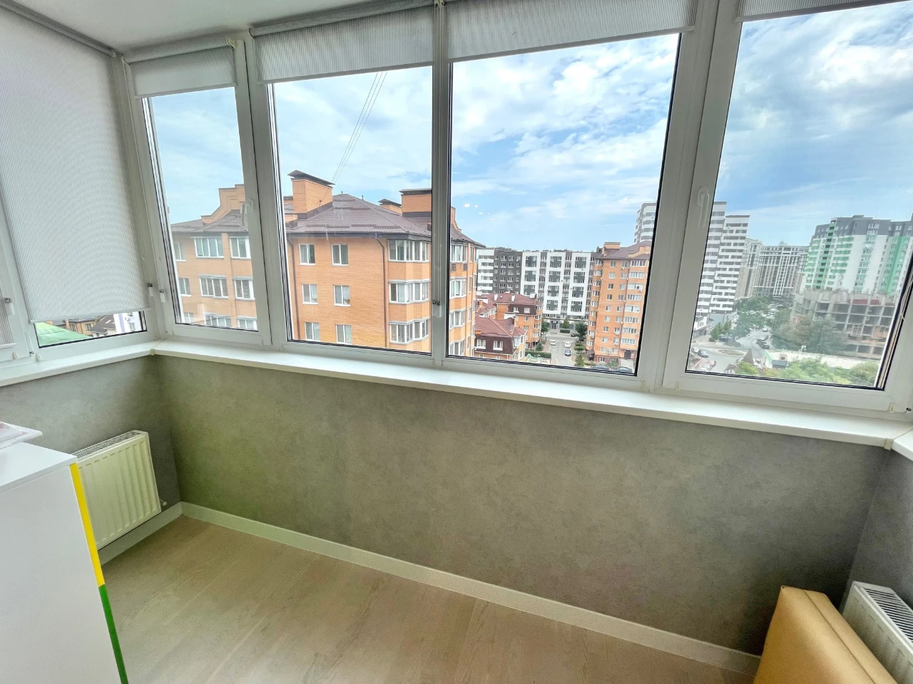 Genuine Euro-trike! Central Park! Large kitchen+balcony.