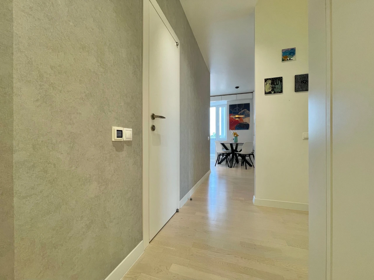 Genuine Euro-trike! Central Park! Large kitchen+balcony.