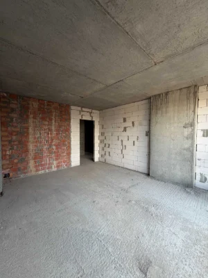 2 room apartment, dual exposure! No commission!