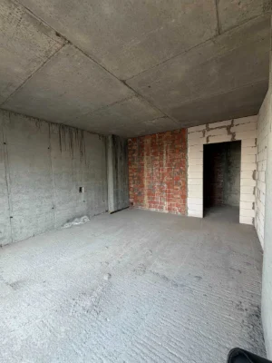 2 room apartment, dual exposure! No commission!