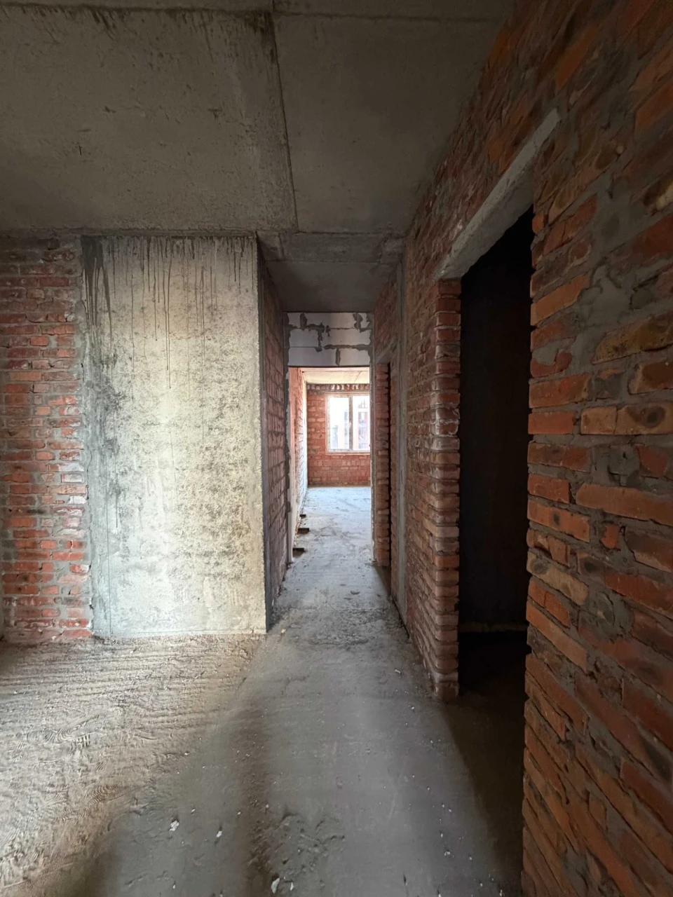 2 room apartment, dual exposure! No commission!