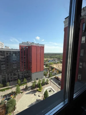2 room apartment, dual exposure! No commission!