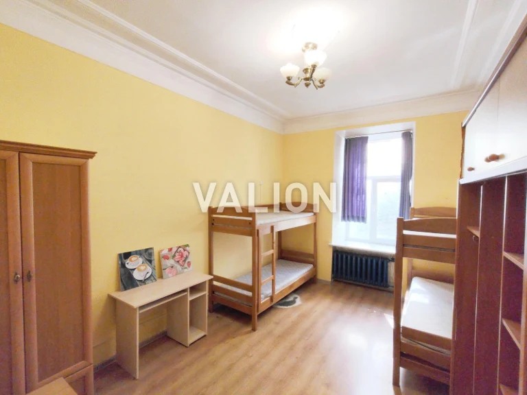 Продам четырехкомнатную квартиру в Центре Киева, ул. Крещатик 8б