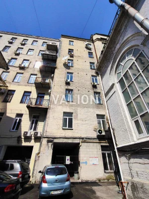 Продам четырехкомнатную квартиру в Центре Киева, ул. Крещатик 8б