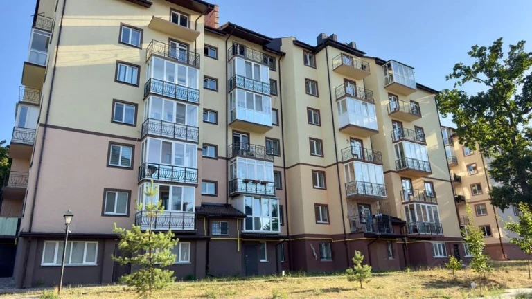 Spacious 2-bedroom apartment on Romodanova Street
