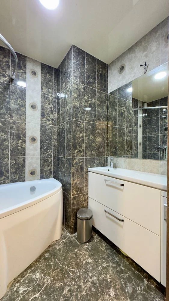 Spacious 2-bedroom apartment on Romodanova Street