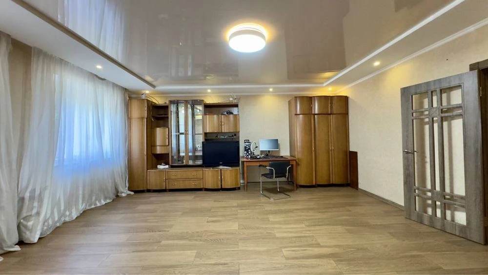 Spacious 2-bedroom apartment on Romodanova Street